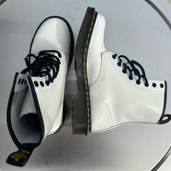 Dr. Martens Smooth Leather Lace Up Boots: W, size 7.5, white, new condition! - Picture 5 of 9